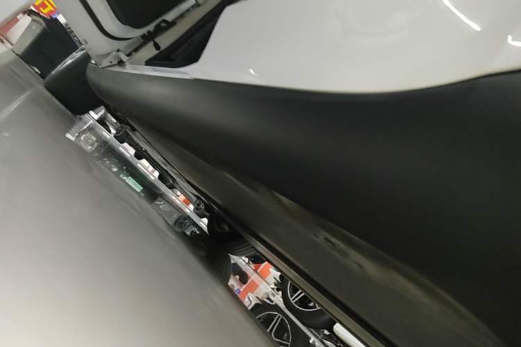 Used Tesla Model Y 2021 Long-Range All-Wheel-Drive Version Left Side Sill
