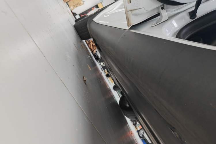 Used Tesla Model Y 2021 Long-Range All-Wheel-Drive Version Left Side Sill