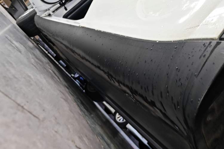 Used Tesla Model Y 2021 Long-Range All-Wheel-Drive Version Left Side Sill