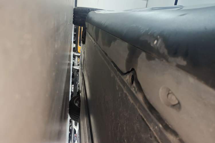 Used Tesla Model Y 2021 Long-Range All-Wheel-Drive Version 3D7 Left Side Sill