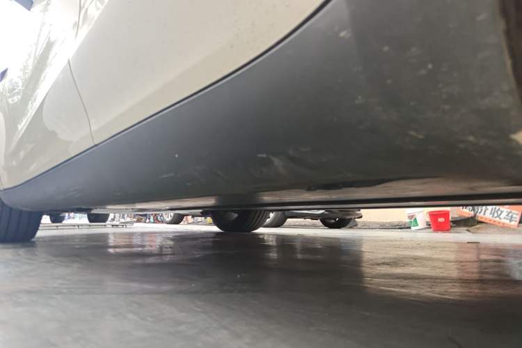 Used Tesla Model Y 2021 Long-Range All-Wheel-Drive Version Left Side Sill