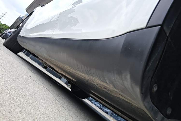 Used Tesla Model Y 2021 Long-Range All-Wheel-Drive Version Left Side Sill