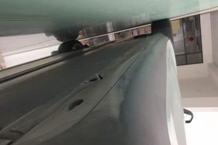 Used Tesla Model Y 2021 Long-Range All-Wheel-Drive Version 3D7 Left Side Sill