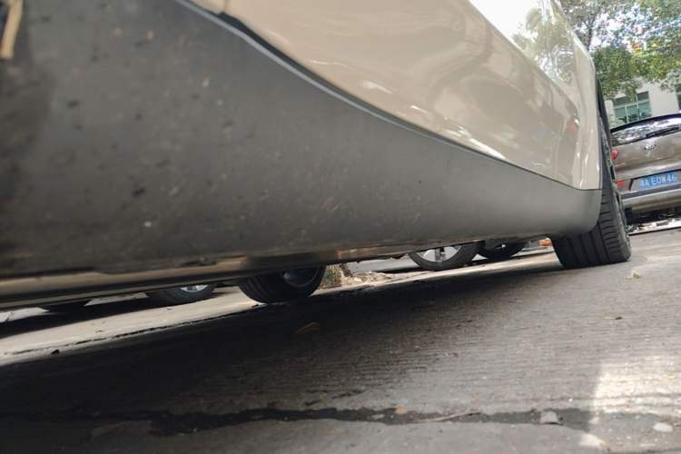 Used Tesla Model Y 2021 Long-Range All-Wheel-Drive Version Left Side Sill