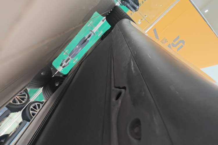 Used Tesla Model Y 2021 Standard Range Rear-Wheel Drive Version Left Side Sill