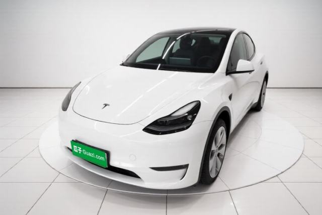 Ojetý Tesla Model Y 2021 Standard Range Rear-Wheel Drive Version
