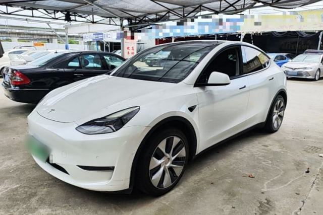 Ojetý Tesla Model Y 2021 Standard Range Rear-Wheel Drive Version
