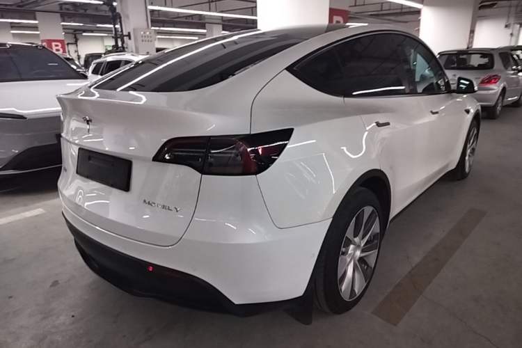 Used Tesla Model Y 2021 Standard Range Rear-Wheel Drive Version Rear Right 45 Deg