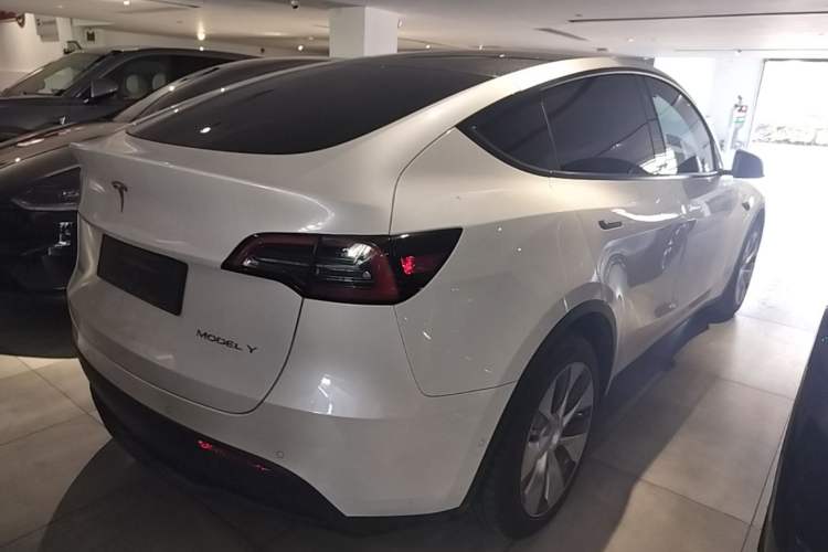 Used Tesla Model Y 2021 Long-Range All-Wheel-Drive Version Rear Right 45 Deg