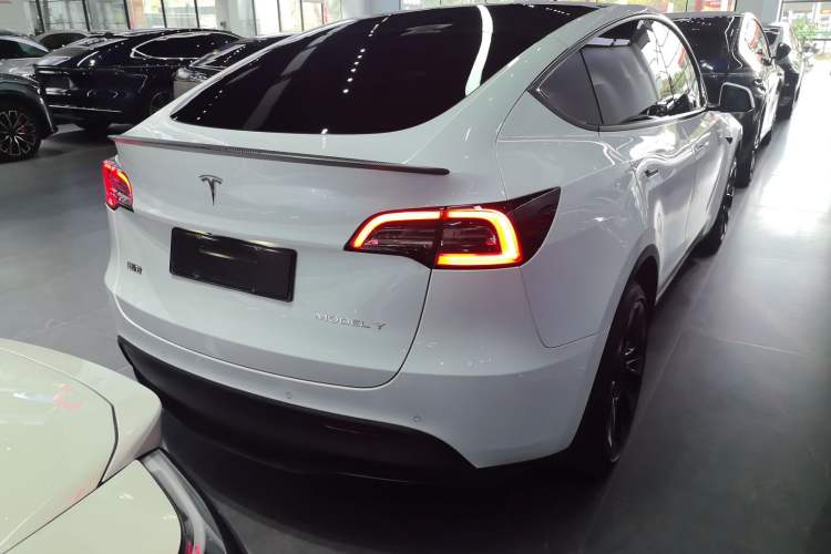 Used Tesla Model Y 2021 Revised Version 2 Long-Range All-Wheel-Drive Edition Rear Right 45 Deg