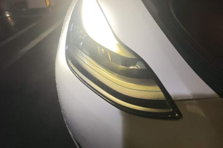 Used Tesla Model Y 2021 Standard Range Rear-Wheel Drive Version Right Front Headlight