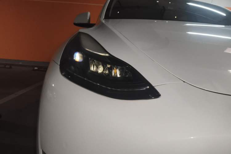 Used Tesla Model Y 2021 Standard Range Rear-Wheel Drive Version Right Front Headlight