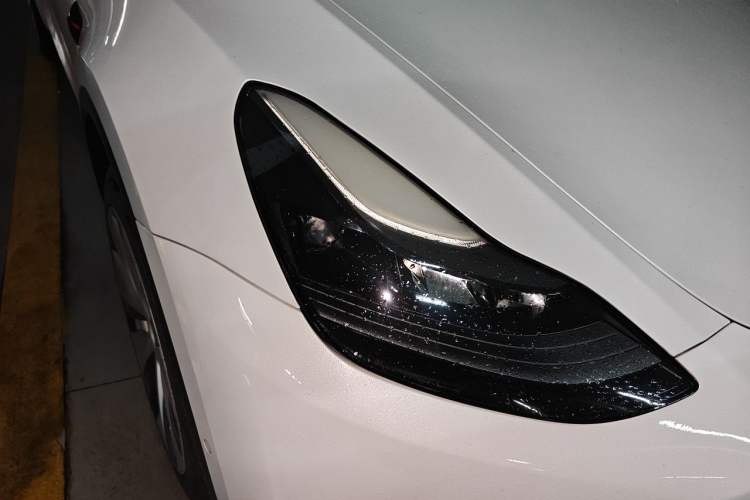 Used Tesla Model Y 2021 Standard Range Rear-Wheel Drive Version Right Front Headlight