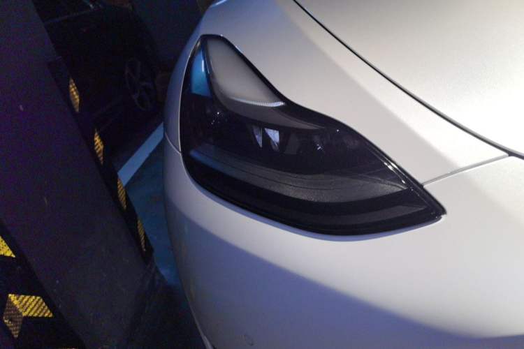 Used Tesla Model Y 2021 Standard Range Rear-Wheel Drive Version Right Front Headlight