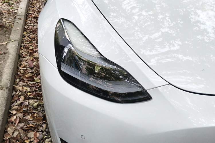 Used Tesla Model Y 2021 Standard Range Rear-Wheel Drive Version Right Front Headlight