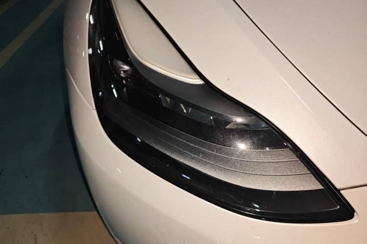 Used Tesla Model Y 2021 Standard Range Rear-Wheel Drive Version Right Front Headlight