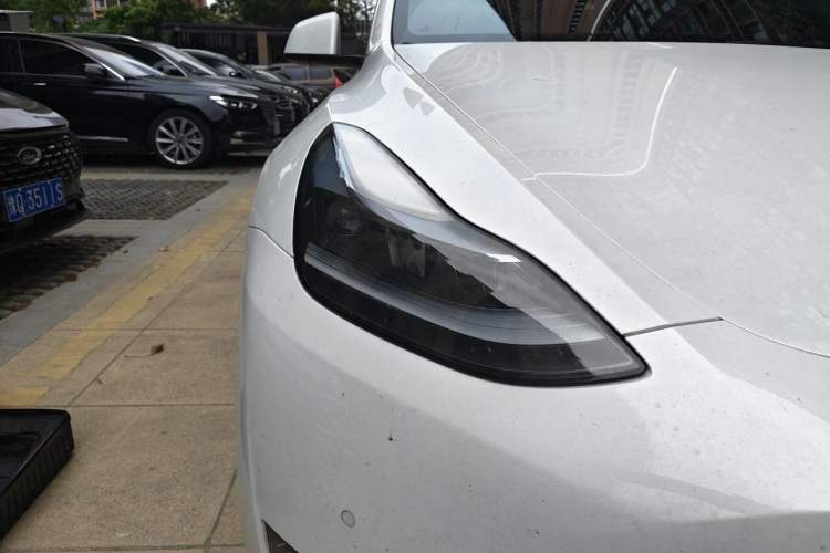 Used Tesla Model Y 2021 Standard Range Rear-Wheel Drive Version Right Front Headlight