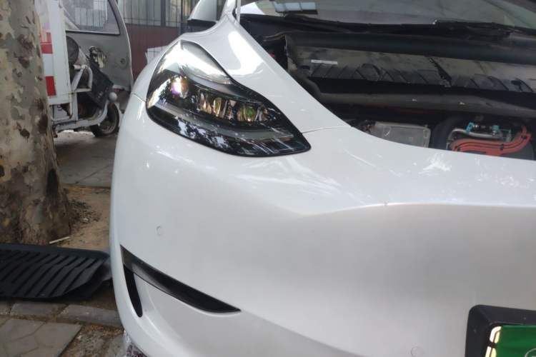 Used Tesla Model Y 2021 Standard Range Rear-Wheel Drive Version Right Front Headlight