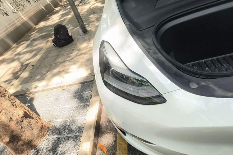 Used Tesla Model Y 2021 Standard Range Rear-Wheel Drive Version Right Front Headlight