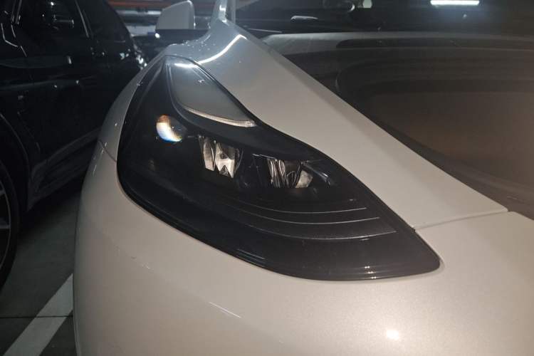 Used Tesla Model Y 2021 Standard Range Rear-Wheel Drive Version Right Front Headlight
