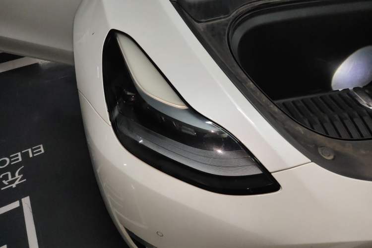 Used Tesla Model Y 2021 Standard Range Rear-Wheel Drive Version Right Front Headlight