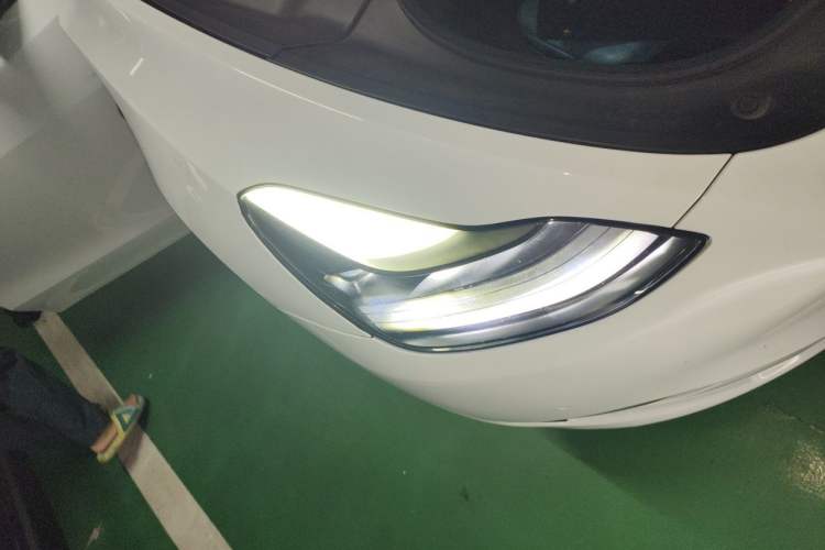 Used Tesla Model Y 2021 Standard Range Rear-Wheel Drive Version Right Front Headlight