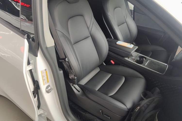 Used Tesla Model Y 2021 Standard Range Rear-Wheel Drive Version Right Front Seat
