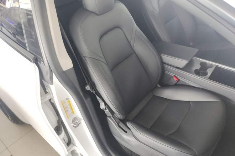 Used Tesla Model Y 2021 Standard Range Rear-Wheel Drive Version Right Front Seat