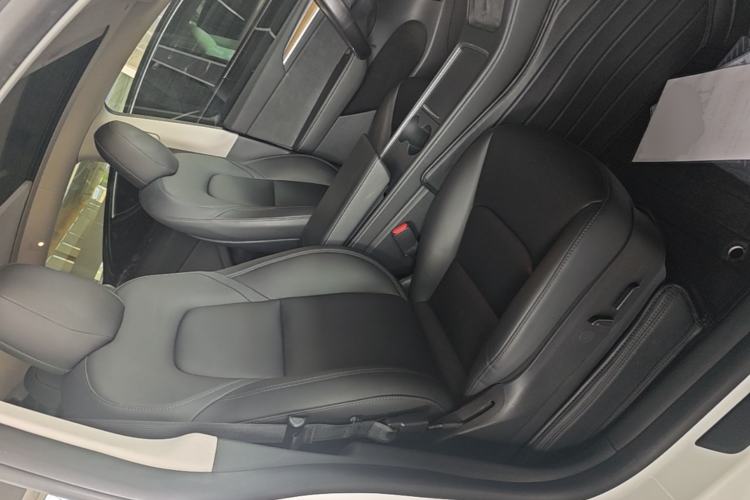 Used Tesla Model Y 2021 Standard Range Rear-Wheel Drive Version Right Front Seat