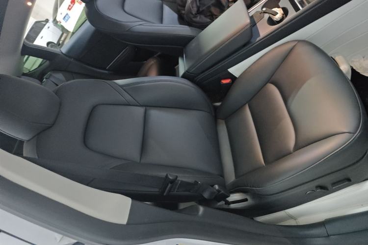 Used Tesla Model Y 2021 Long-Range All-Wheel-Drive Version Right Front Seat