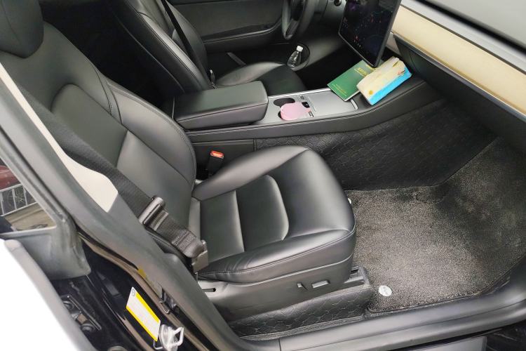 Used Tesla Model Y 2021 Standard Range Rear-Wheel Drive Version Right Front Seat