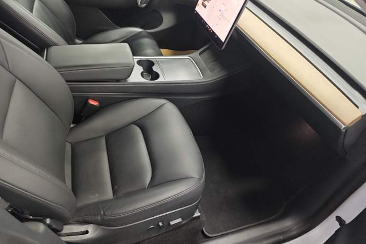 Used Tesla Model Y 2021 Long-Range All-Wheel-Drive Version Right Front Seat