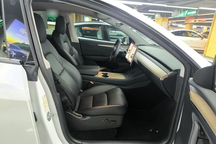 Used Tesla Model Y 2021 Long-Range All-Wheel-Drive Version Right Front Seat