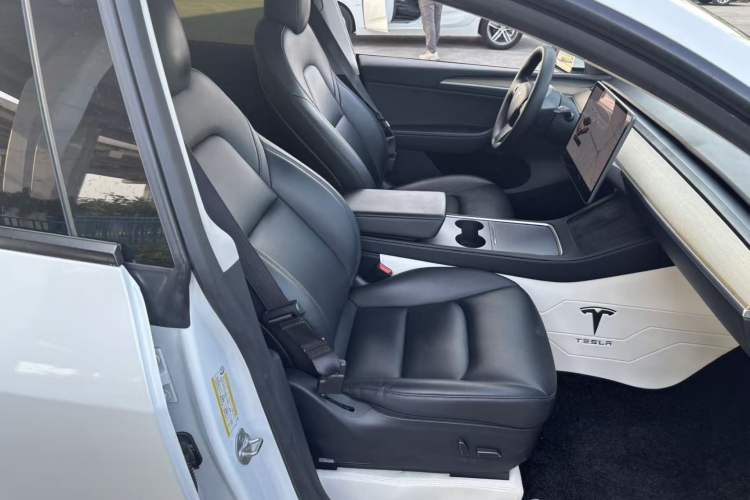 Used Tesla Model Y 2021 Long-Range All-Wheel-Drive Version 3D7 Right Front Seat