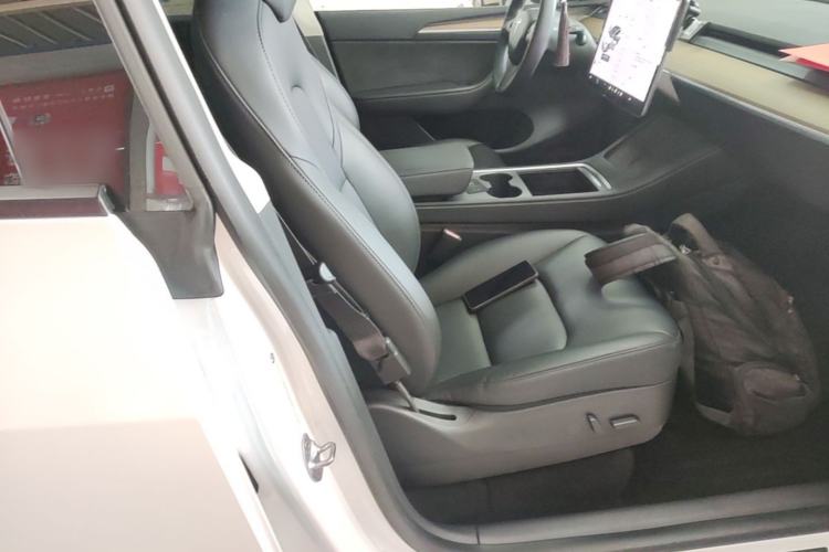 Used Tesla Model Y 2021 Standard Range Rear-Wheel Drive Version Right Front Seat