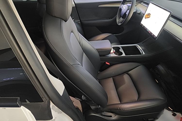 Used Tesla Model Y 2021 Standard Range Rear-Wheel Drive Version Right Front Seat