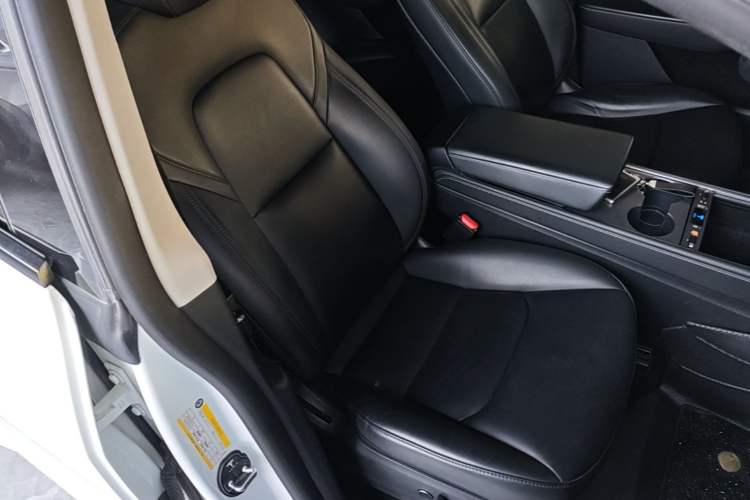 Used Tesla Model Y 2021 Long-Range All-Wheel-Drive Version 3D7 Right Front Seat