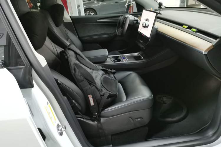 Used Tesla Model Y 2021 Performance High-Performance All-Wheel-Drive Version Right Front Seat