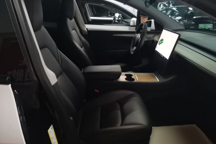 Used Tesla Model Y 2021 Long-Range All-Wheel-Drive Version Right Front Seat