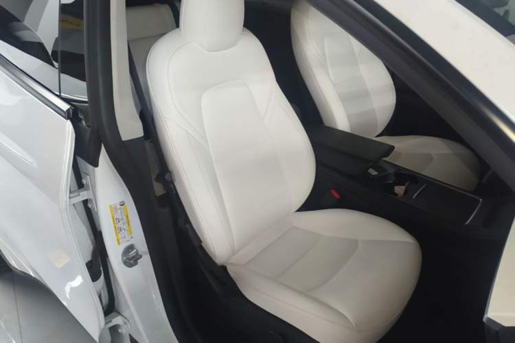 Used Tesla Model Y 2021 Long-Range All-Wheel-Drive Version 3D7 Right Front Seat