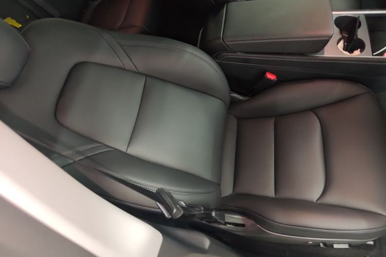 Used Tesla Model Y 2021 Long-Range All-Wheel-Drive Version Right Front Seat