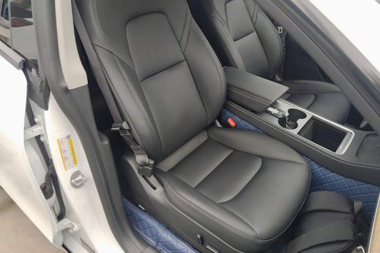 Used Tesla Model Y 2021 Standard Range Rear-Wheel Drive Version Right Front Seat