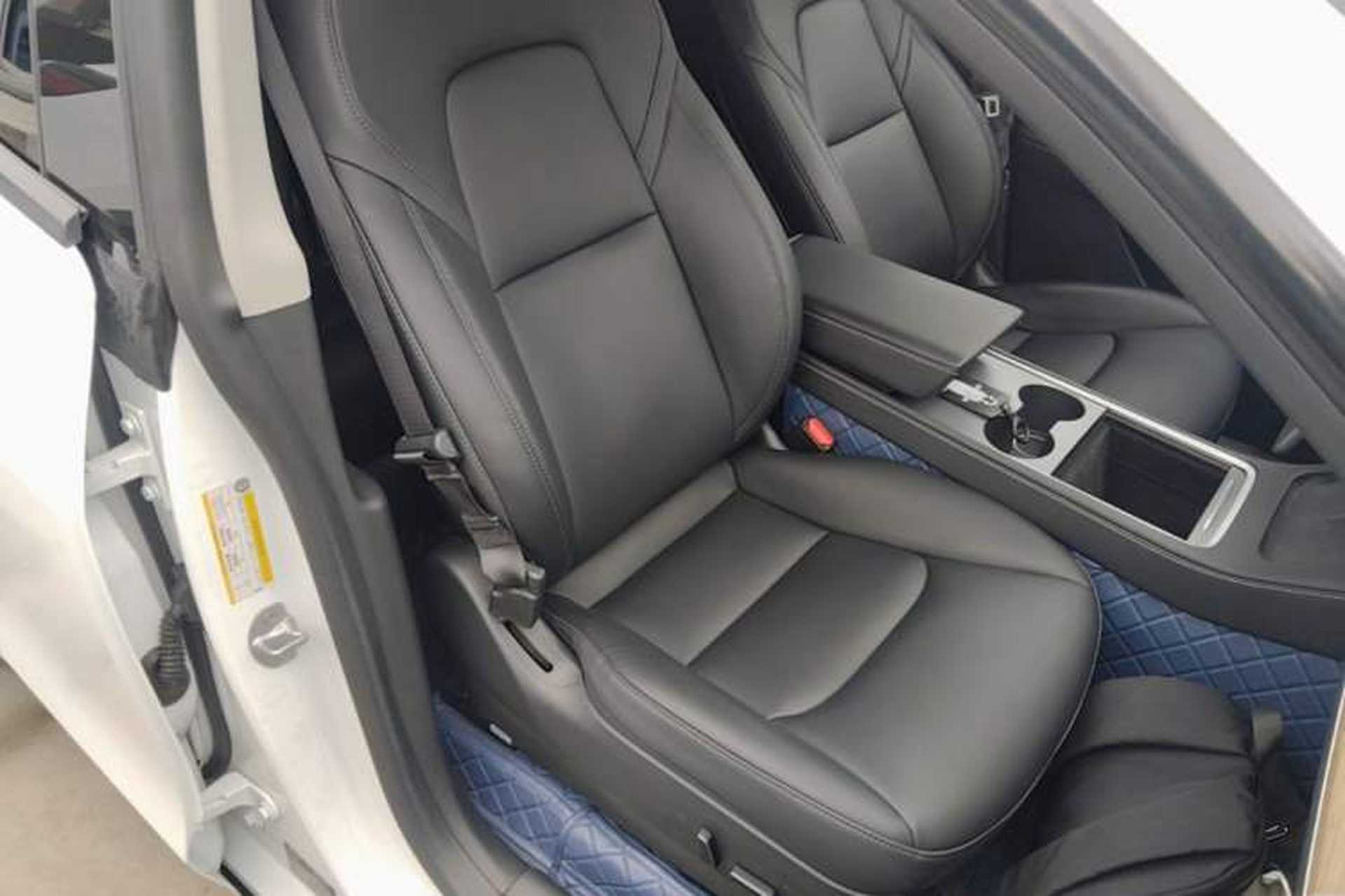 Used Tesla Model Y 2021 Standard Range Rear-Wheel Drive Version Right Front Seat