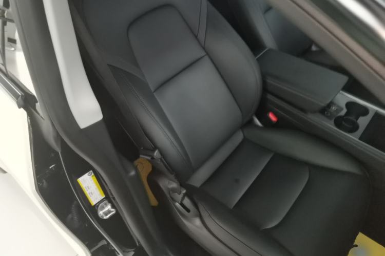 Used Tesla Model Y 2021 Standard Range Rear-Wheel Drive Version Right Front Seat