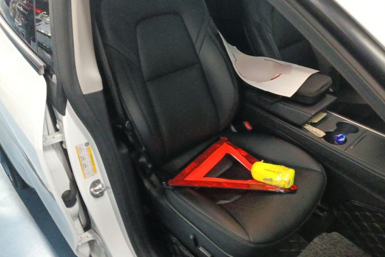 Used Tesla Model Y 2021 Long-Range All-Wheel-Drive Version Right Front Seat