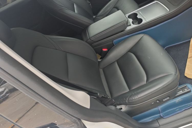 Used Tesla Model Y 2021 Long-Range All-Wheel-Drive Version Right Front Seat