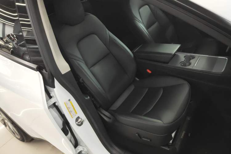 Used Tesla Model Y 2021 Revised Version 2 Long-Range All-Wheel-Drive Edition Right Front Seat