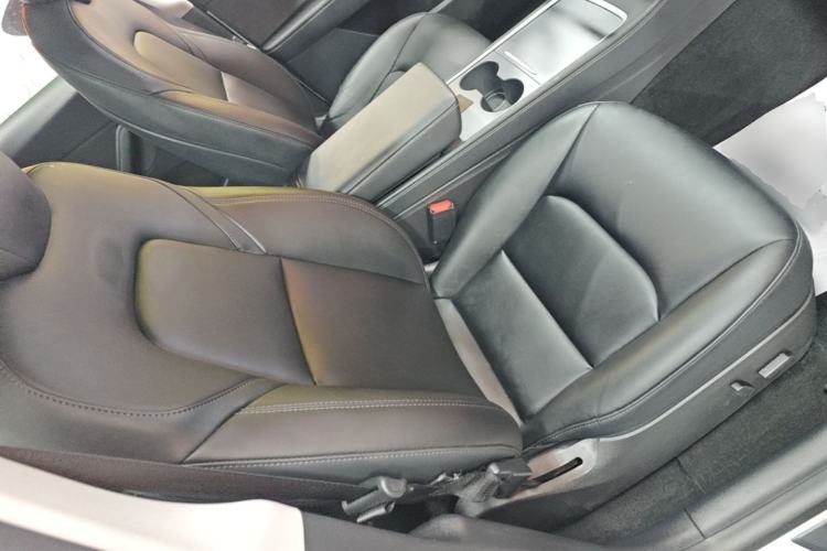 Used Tesla Model Y 2021 Standard Range Rear-Wheel Drive Version Right Front Seat