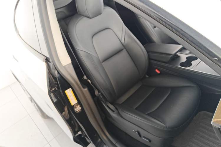 Used Tesla Model Y 2021 Long-Range All-Wheel-Drive Version Right Front Seat