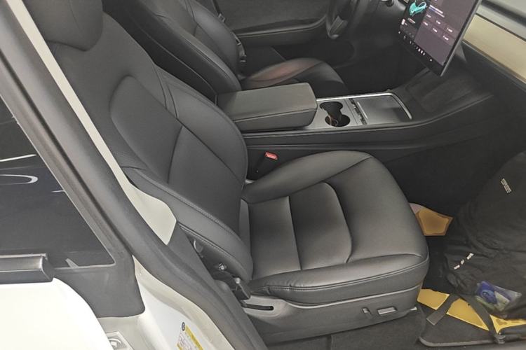 Used Tesla Model Y 2021 Standard Range Rear-Wheel Drive Version Right Front Seat
